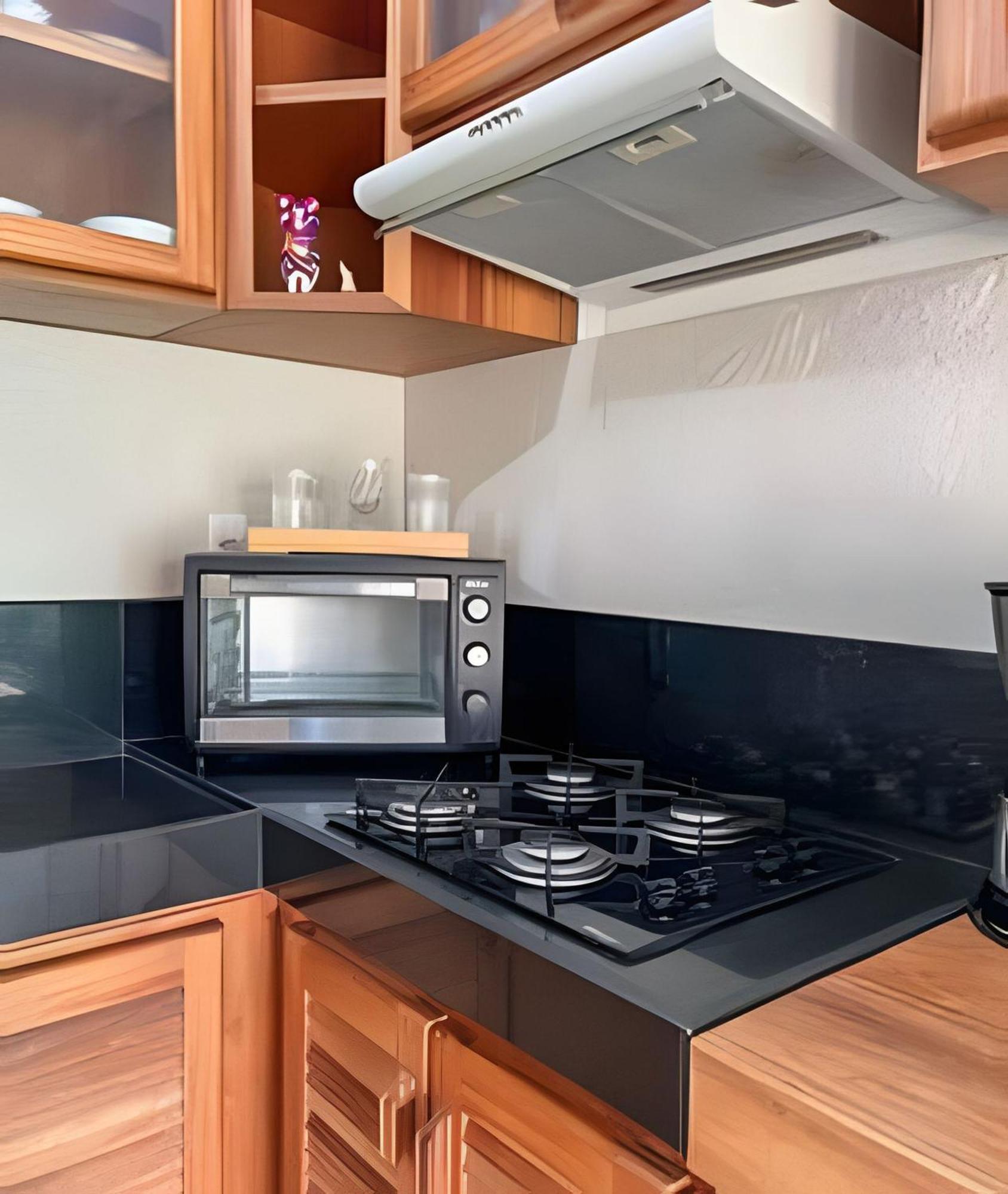 450m Da Taperapuan; 2 Suites; Piscina; Wifi 300 Mbs; 2 Pavimento; Churrasqueira; Estacionamento Gratuito 1 Carro. Holiday home Porto Seguro